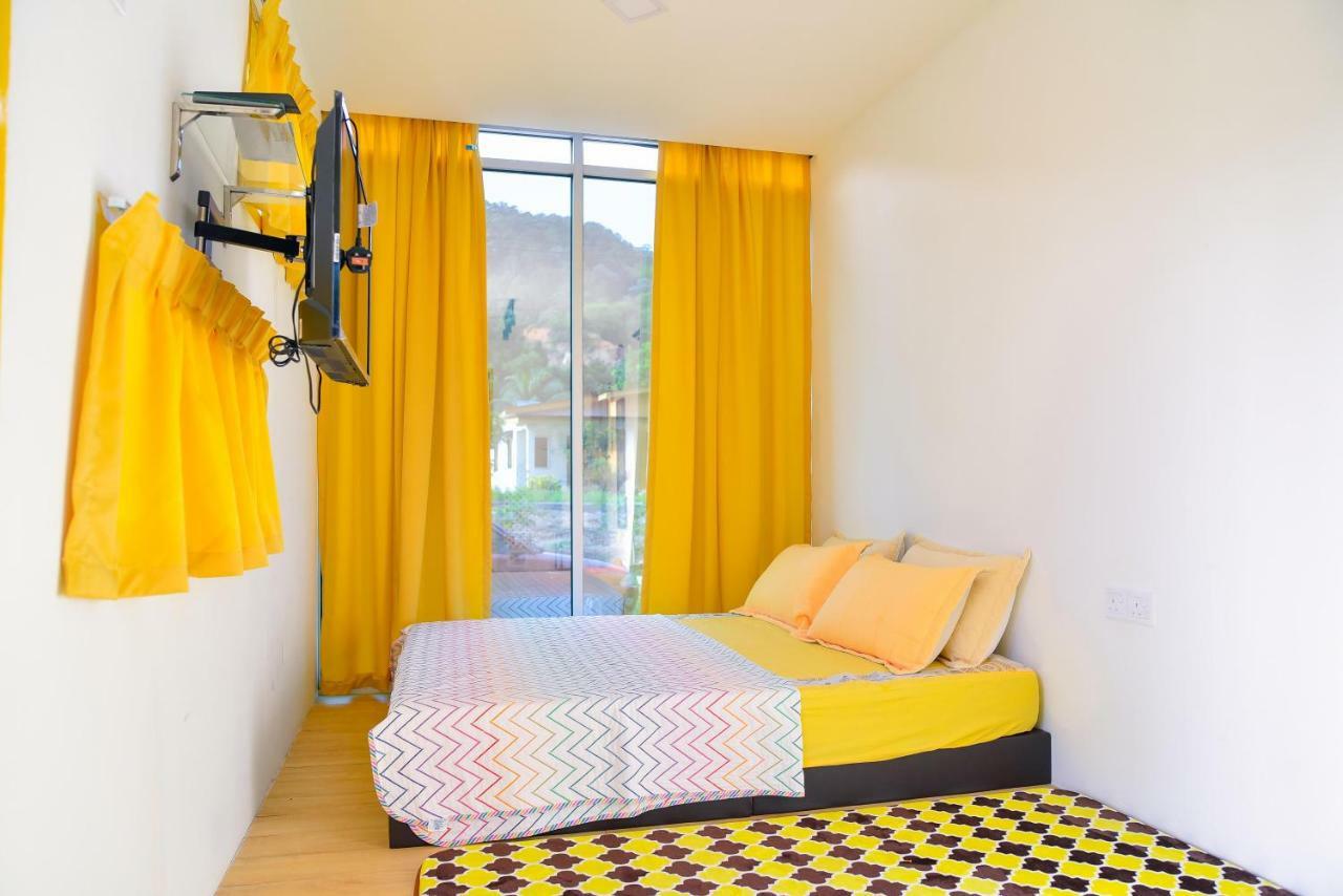 Purple Cube At Lumut Cube Homestay Kontena Exterior photo