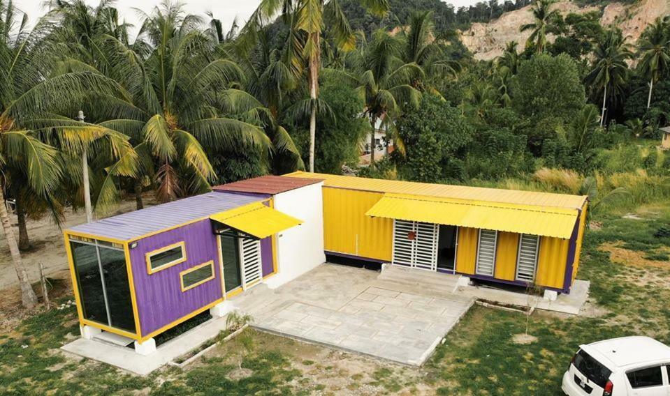Purple Cube At Lumut Cube Homestay Kontena Exterior photo